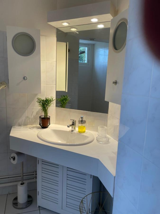 Holiday home Cozy Oasis: Quiet 2-room With Terrace And Free Parking